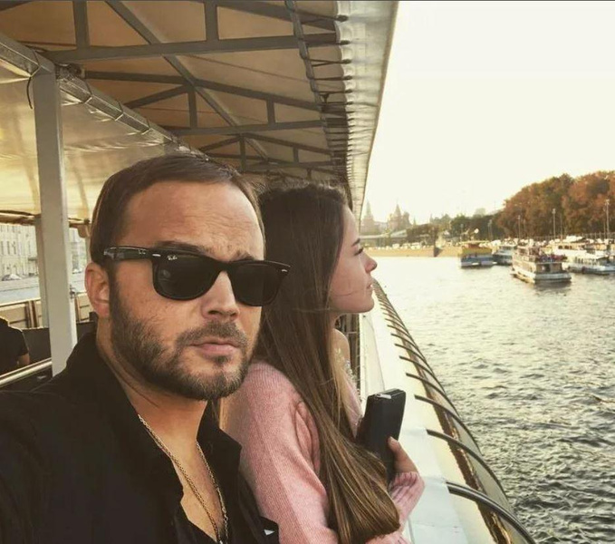 43 yaşlı aktyor 28 yaşlı modellə gizli şəkildə evlənib (FOTO)