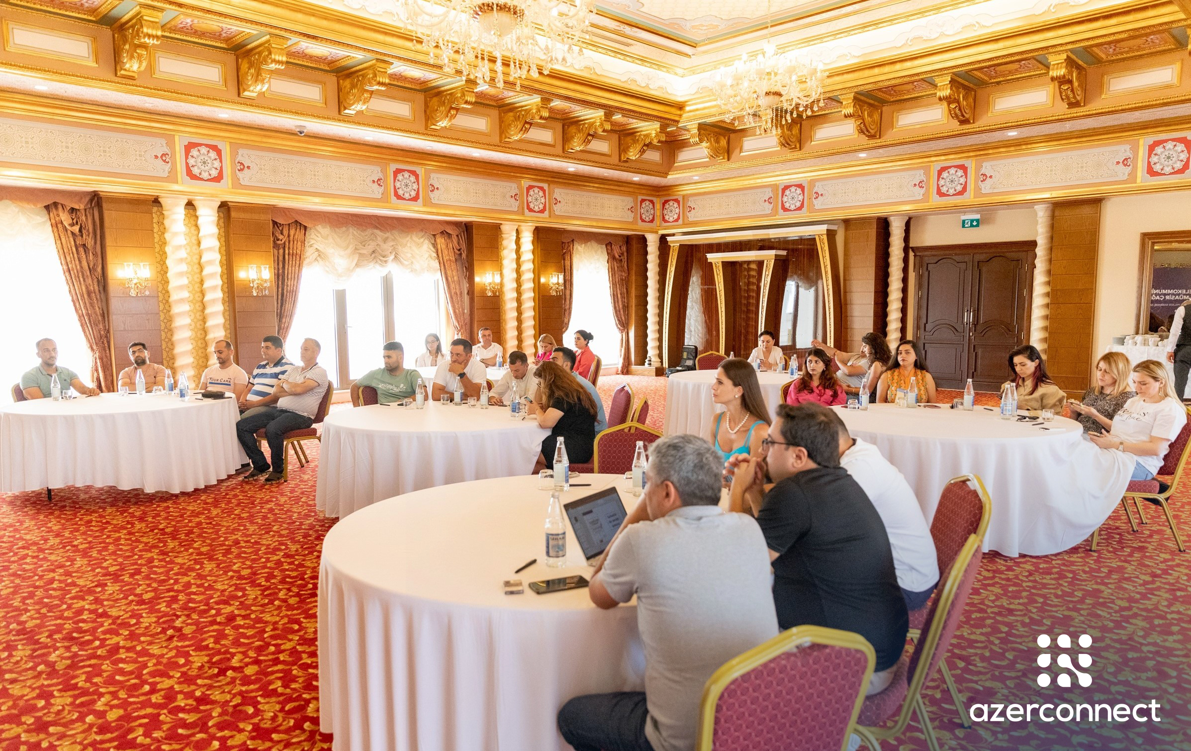 Azerconnect şirkəti Milli Mətbuat Günü münasibətilə jurnalistləri bir araya topladı (FOTO)