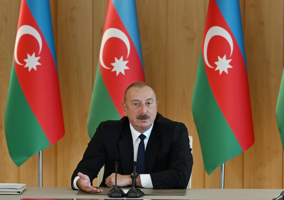 Prezident müşavirə keçirdi (FOTO/YENİLƏNİB)