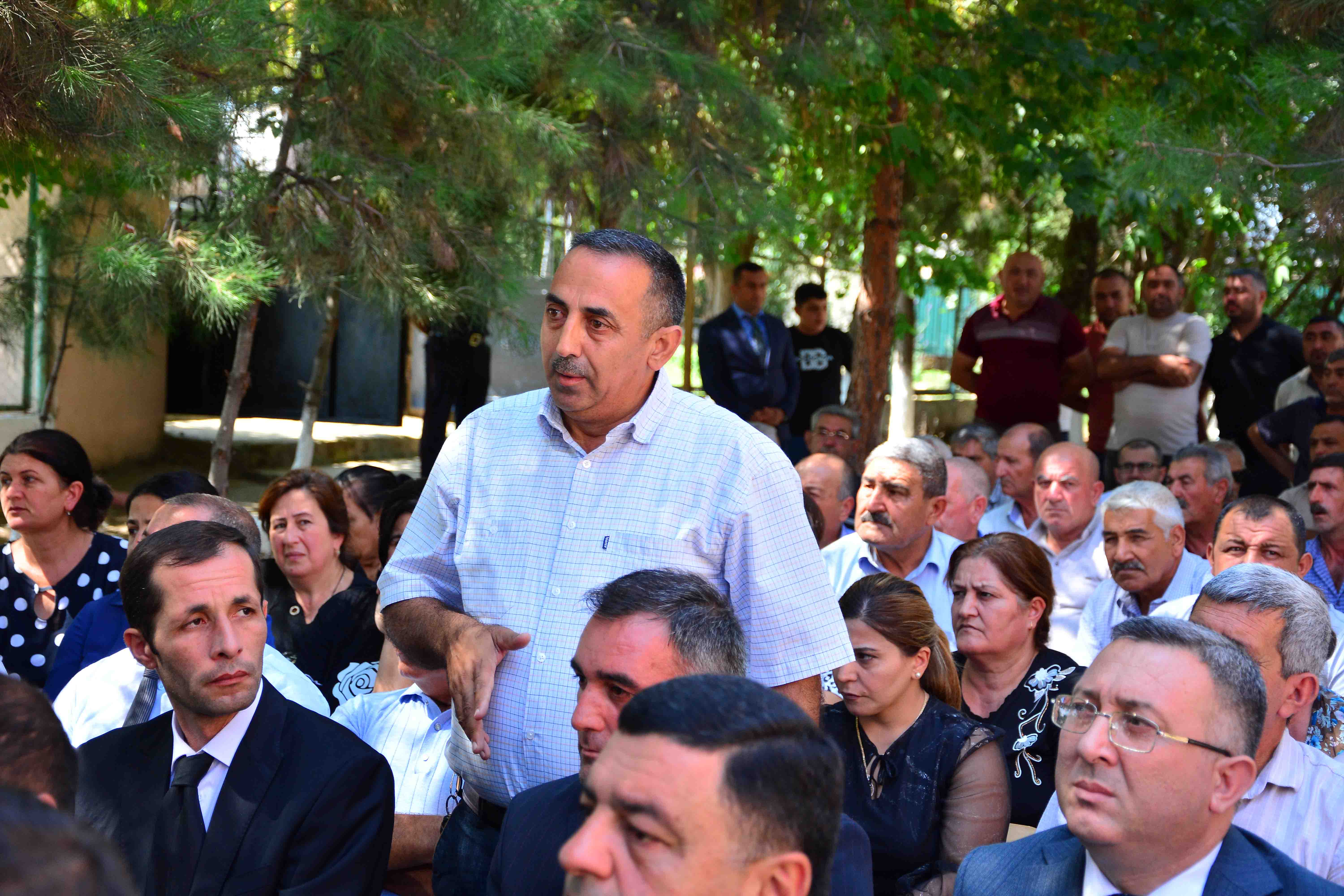 Seymur Orucov Qırılı kəndində səyyar qəbul keçirdi (FOTOLAR)