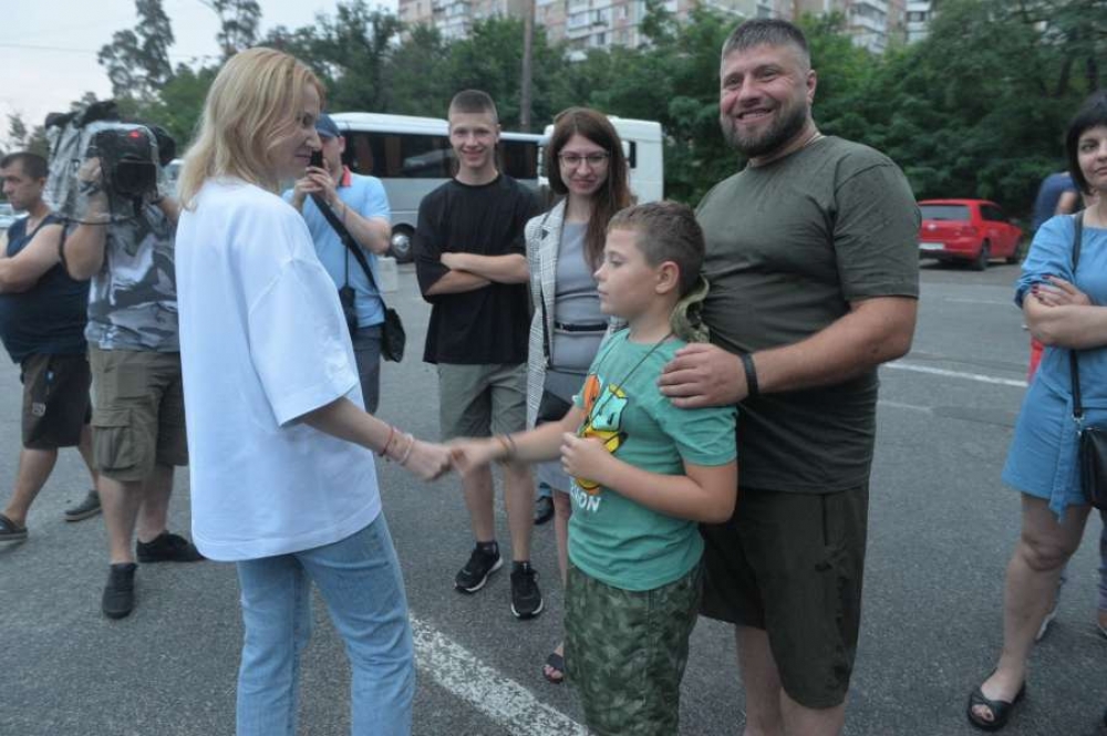 Kiyevdən Bakıya 30 ukraynalı hərbçi övladı yola düşdü (FOTOLAR)