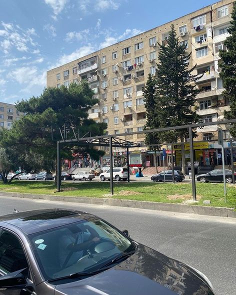 Paytaxtda yaşıllıq ərazi zəbt edilərək yerinə kafe tikilir? (FOTO)