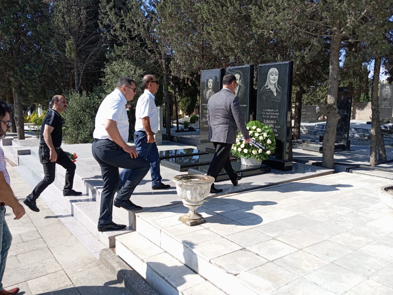 Deputat: "İlhamə xanımın məzarını ziyarət etdim və...” (FOTO)