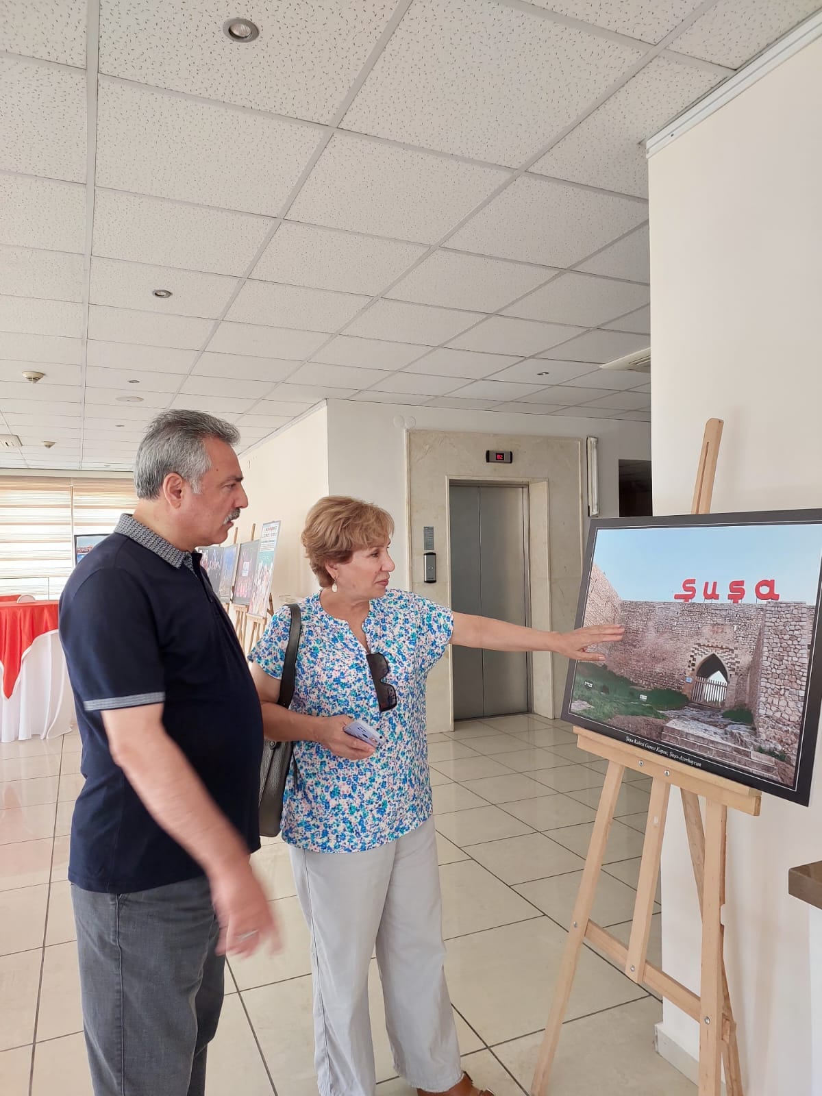 Şahnaz Şahinin “Zafer nağmeleri” kitabı Türkiyədə təqdim edildi (FOTO)