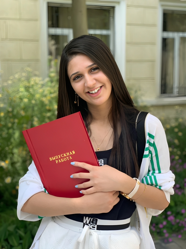 Lənkəranlı qız Britaniyanın 4 universitetindən qəbul təklifi aldı, seçimini etdi (FOTO)