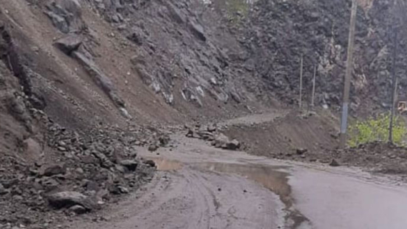 Leysan nəticəsində İsmayıllı-Lahıc yolu bağlandı