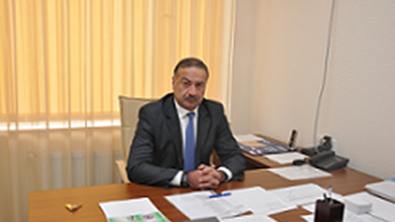 Rektor 250 min rüşvət verib, yerinə gəlmək istəyən professoru işdən çıxardı - Özü nazir müavini gedəcəkmiş