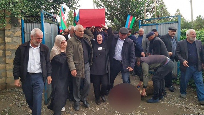 30 ildən sonra nəşi gətirildi, qurban kəsdilər (FOTOLAR)