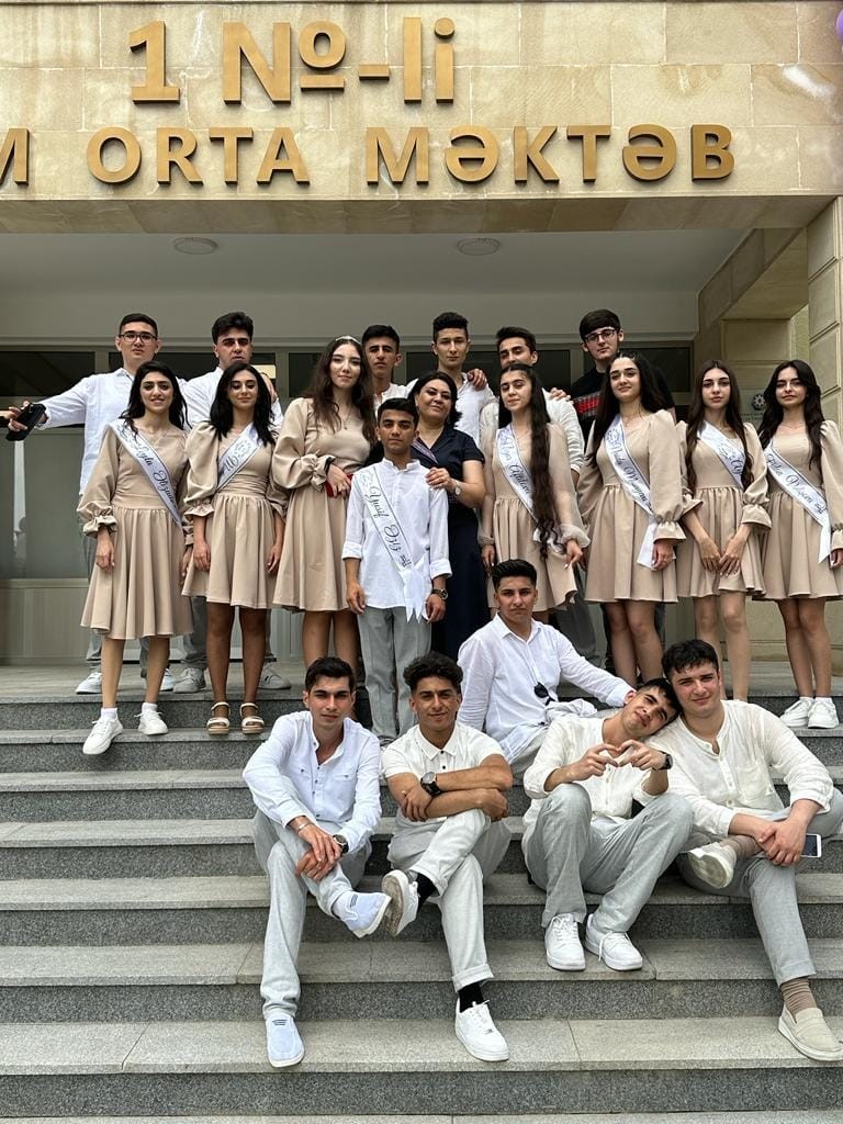Sumqayıtda 3 sinfin şagirdlərinin hamısı ali məktəbə qəbul oldu (FOTO)