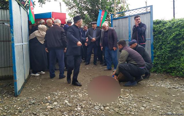 30 ildən sonra nəşi gətirildi, qurban kəsdilər (FOTOLAR)