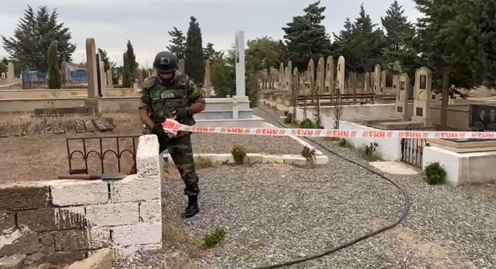 Bakıda qəbiristanlıqdan qumbara tapıldı (FOTO/VİDEO)