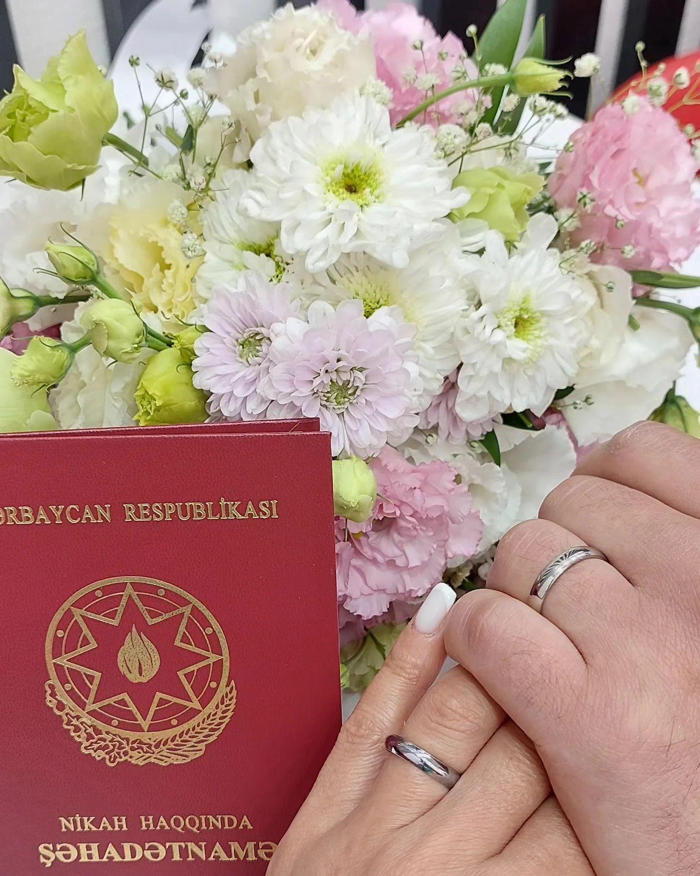 Azərbaycanlı müğənni evləndi (FOTO)
