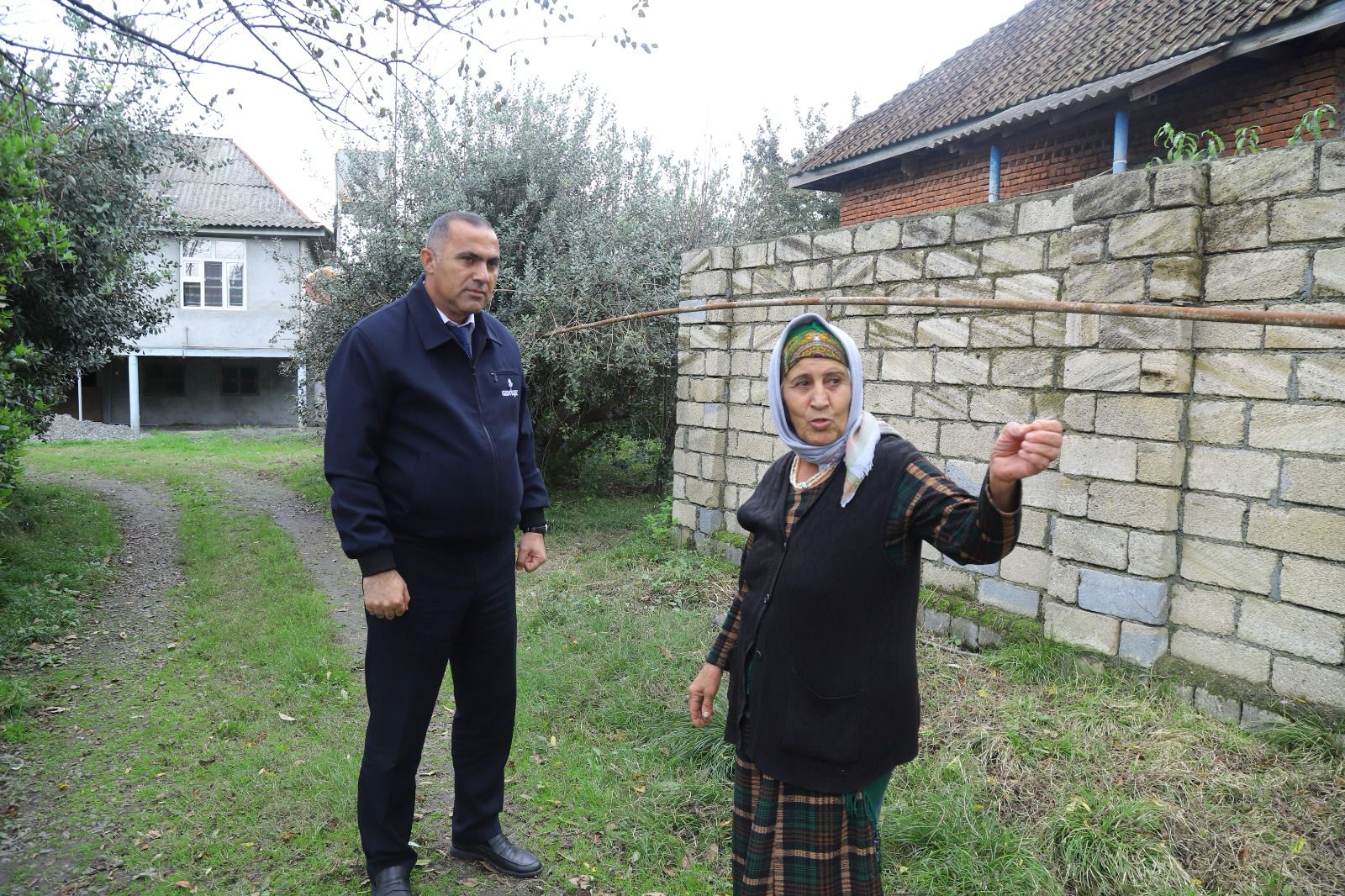 “Açıq mikrofon” aksiyası çərçivəsində şəhid anasının müraciəti öz evində dinlənildi (FOTO)