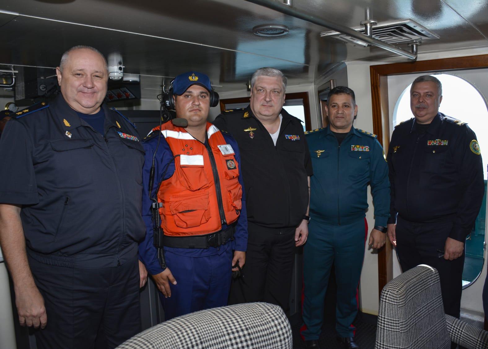 Rusiyanın hərbi gəmisi Bakıya gəldi (FOTO)