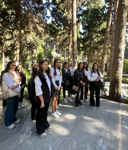V Məmməd Araz Poeziya Günü başladı (FOTOLAR)