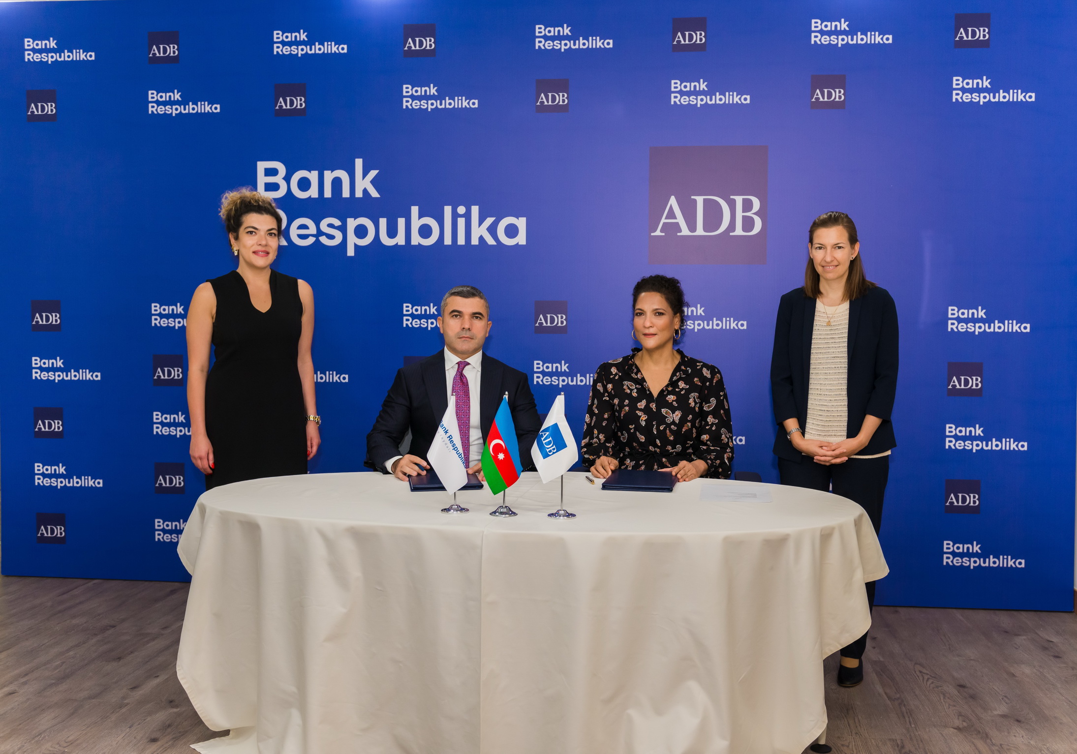 Asiya İnkişaf Bankı və Bank Respublika arasında iri həcmli kredit sazişi imzalandı