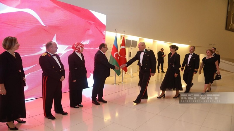 Bakıda Türkiyə Cümhuriyyətinin elan edilməsinin 100 ili münasibətilə rəsmi ziyafət verildi (FOTOLAR/YENİLƏNİB)