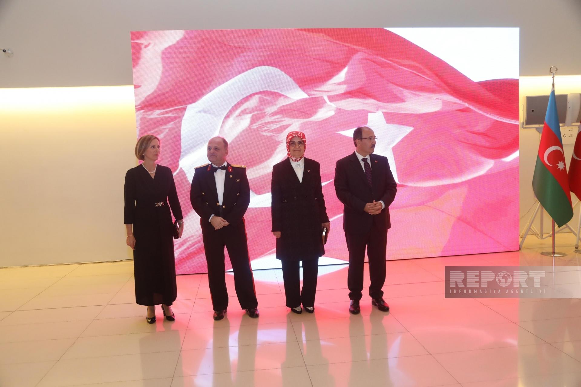 Bakıda Türkiyə Cümhuriyyətinin elan edilməsinin 100 ili münasibətilə rəsmi ziyafət verildi (FOTOLAR/YENİLƏNİB)