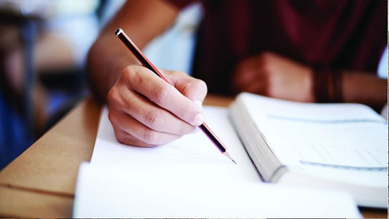 Bakıda 67 yaşlı şəxs imtahan vaxtı öldü