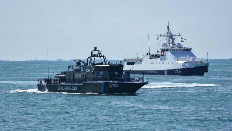 Rusiyanın hərbi gəmisi Bakıya gəldi (FOTO)