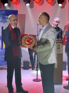 Pərviz Həşimli Rumıniyada mükafat aldı (FOTO)