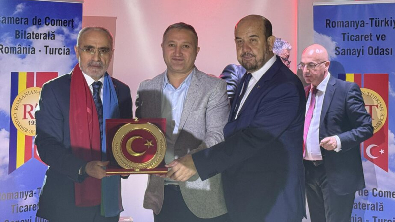 Pərviz Həşimli Rumıniyada mükafat aldı (FOTO)