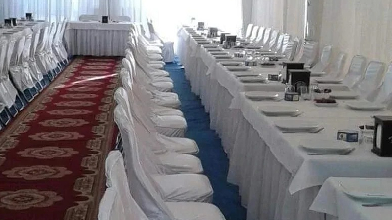 Narkoman yas çadırından oturacaq oğurladı, həbs edildi