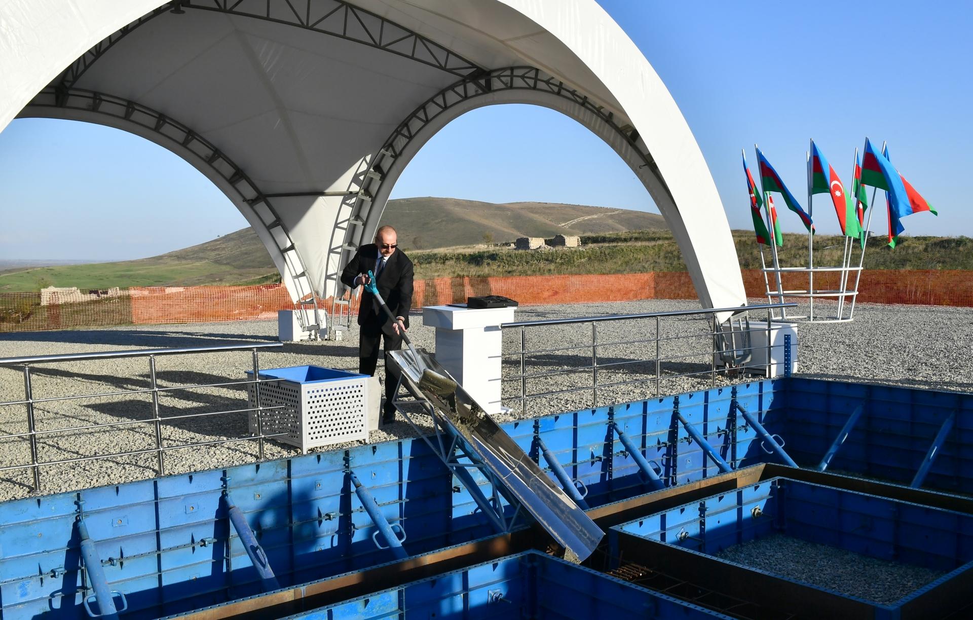 İlham Əliyev Füzulinin Qarğabazar kəndinin təməlini qoydu (FOTO)