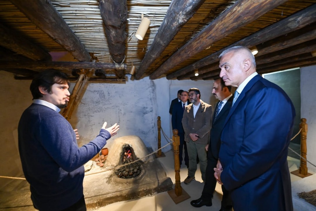 Çatalhöyük Məlumat və Ziyarətçi Mərkəzi ziyarətçilərini 