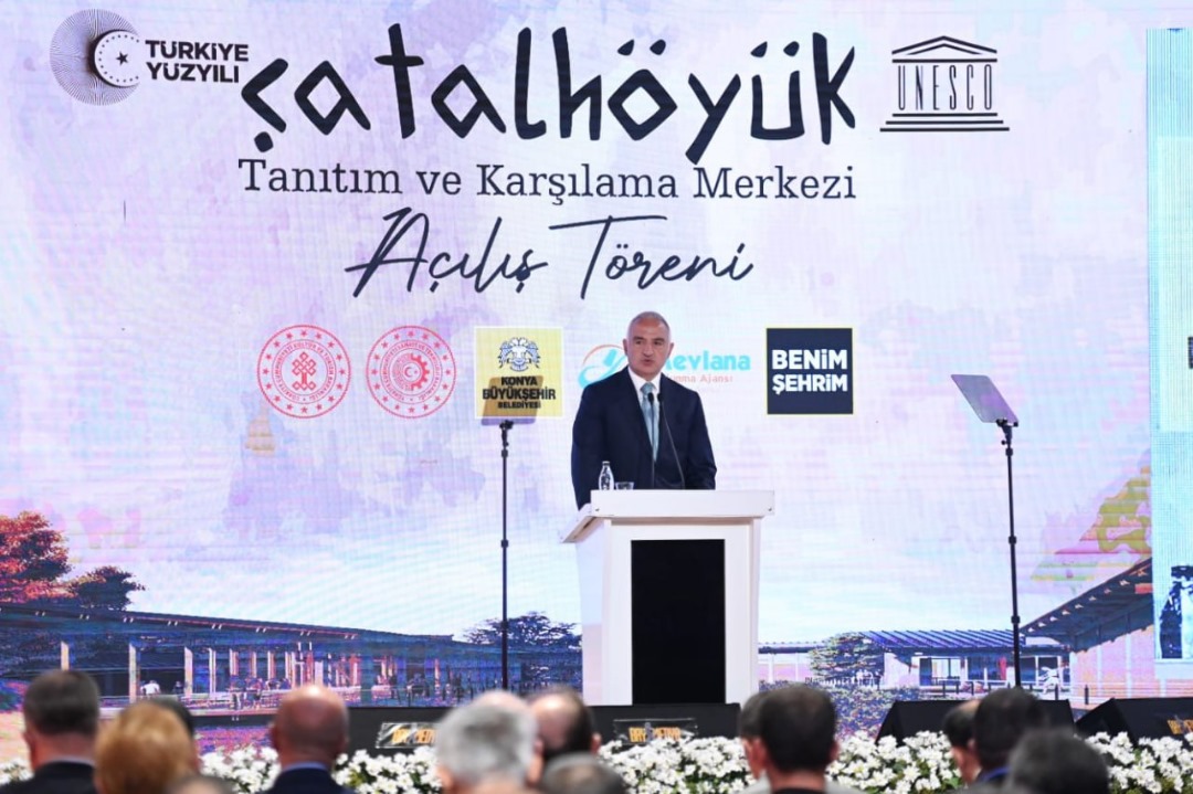 Çatalhöyük Məlumat və Ziyarətçi Mərkəzi ziyarətçilərini 