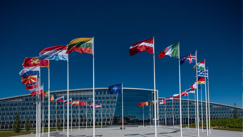 Serbiya hərbi neytrallığını qoruyaraq NATO-ya yaxınlaşmaq istəyir