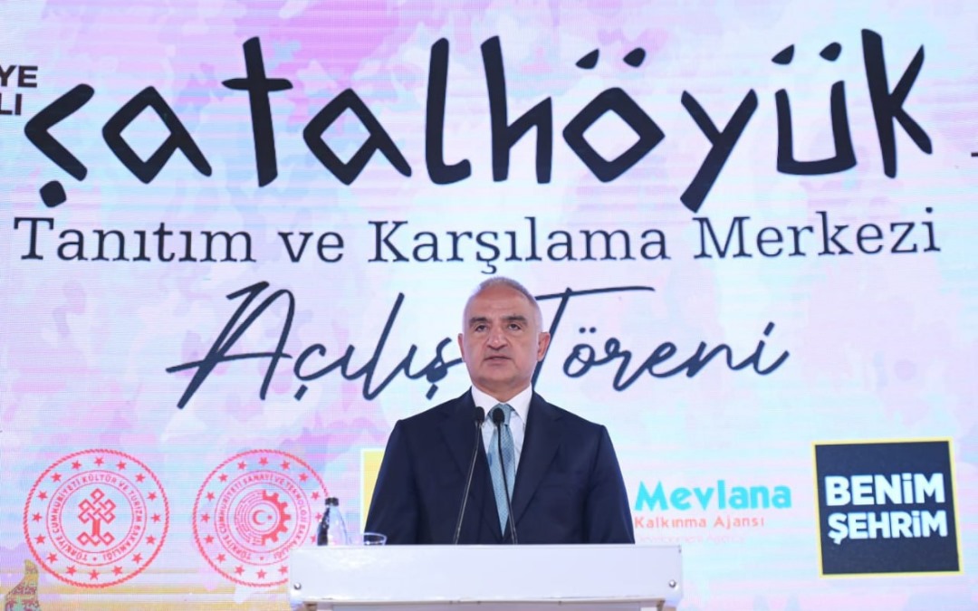 Çatalhöyük Məlumat və Ziyarətçi Mərkəzi ziyarətçilərini 