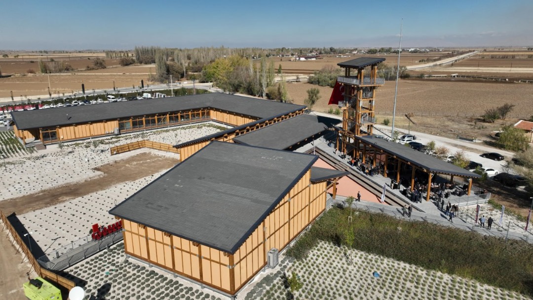 Çatalhöyük Məlumat və Ziyarətçi Mərkəzi ziyarətçilərini 