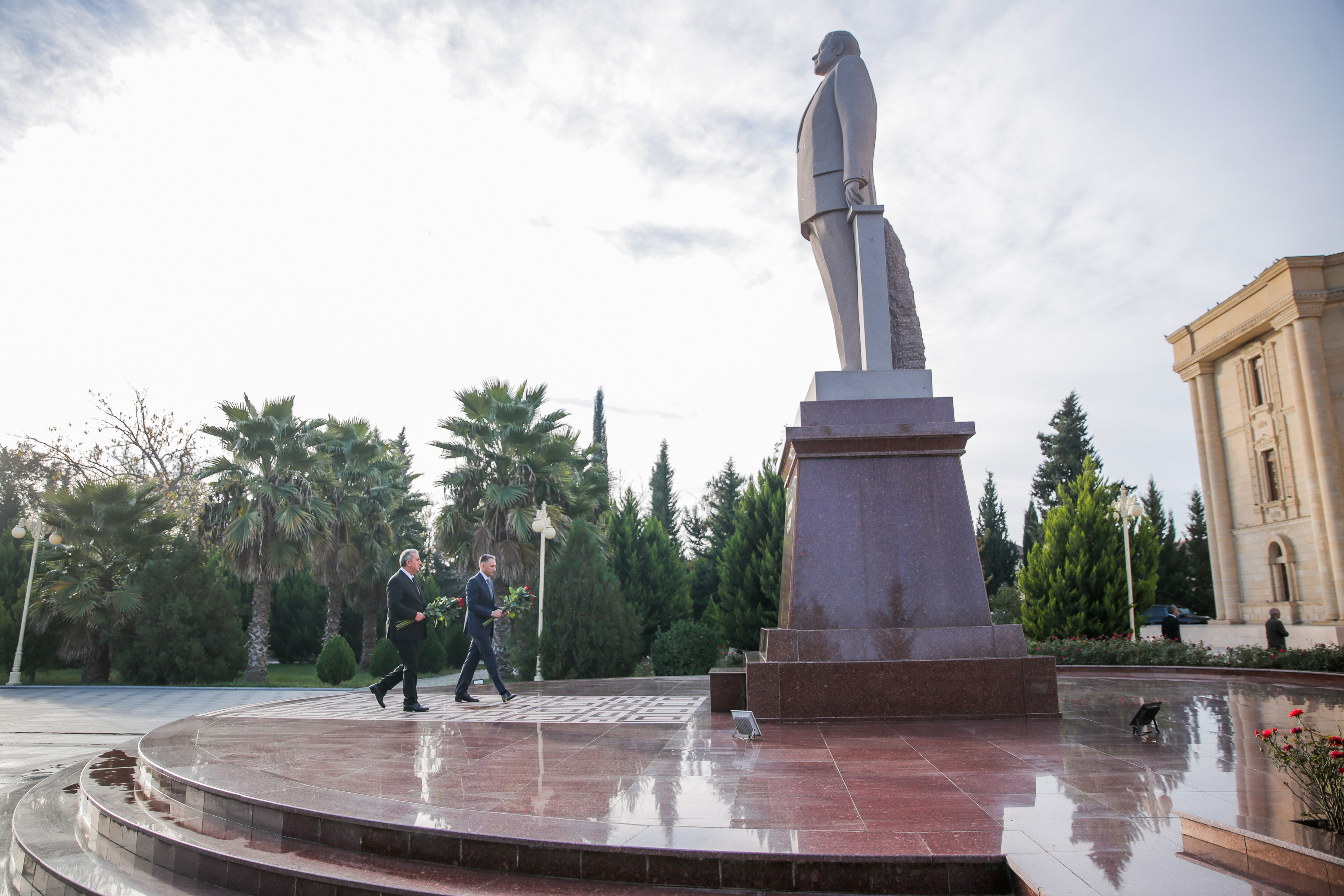 Rəşad Nəbiyev Salyan şəhərində vətəndaşları qəbul etdi (FOTOLAR)