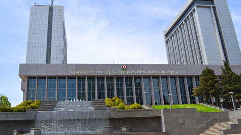 Milli Məclisin  iclası başladı: 27 məsələyə baxılır