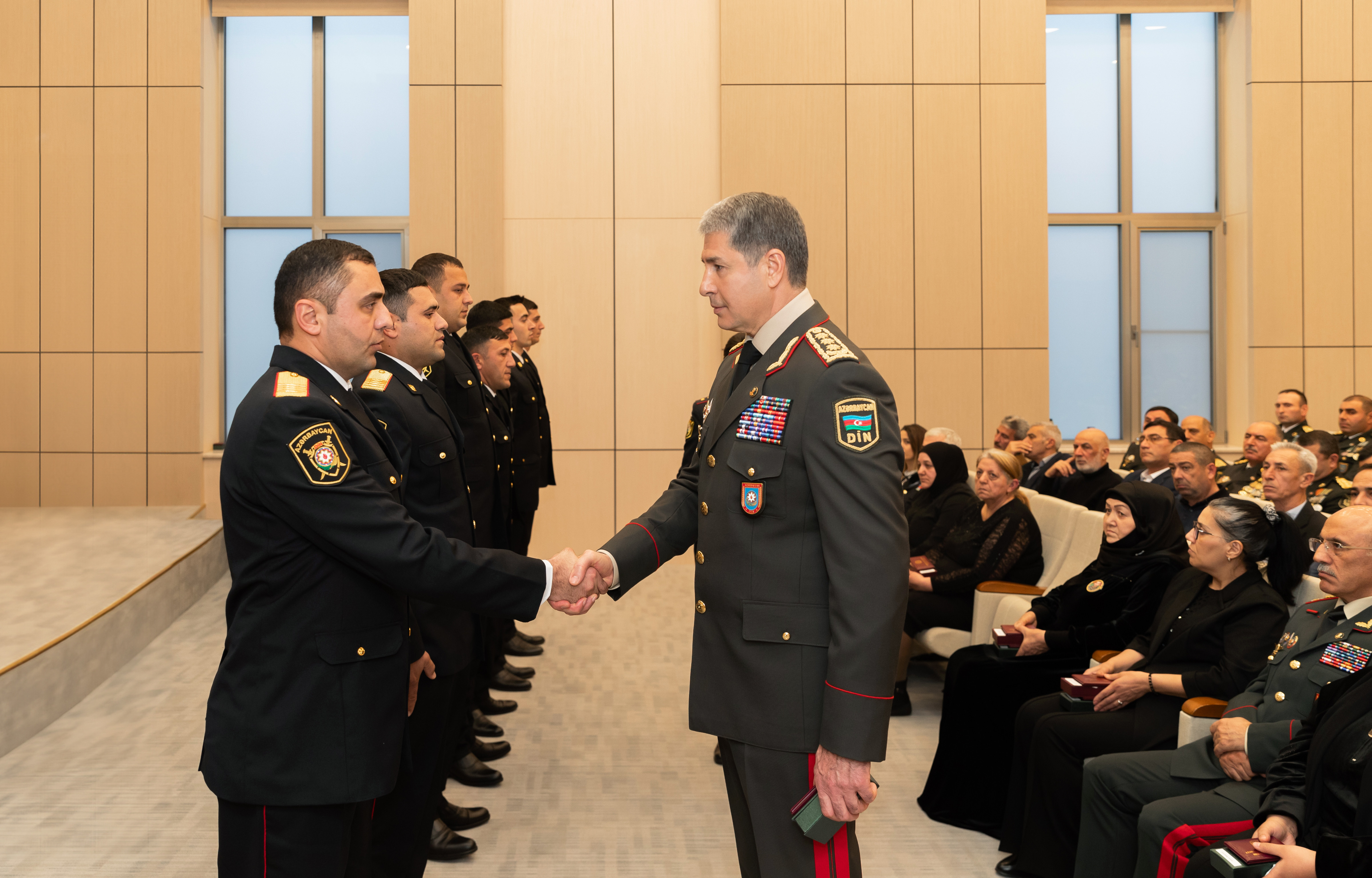 Şəhid polislərin ailə üzvlərinə ali dövlət mükafatları təqdim olundu (FOTO)