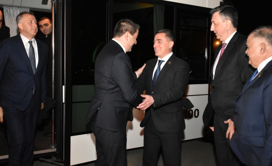 Şalva Papuaşvili Bakıya gəldi (FOTO)