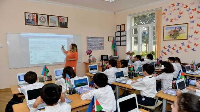 Deputat ekspertlə razılaşmadı, yeni təklif verdi: "Dərsliklər elektronlaşsın"
