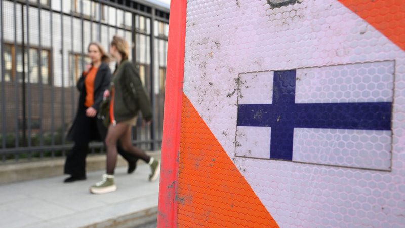 Müdafiə naziri ruslara Finlandiya pasportunun verilməsini qadağan etdirmək istəyir