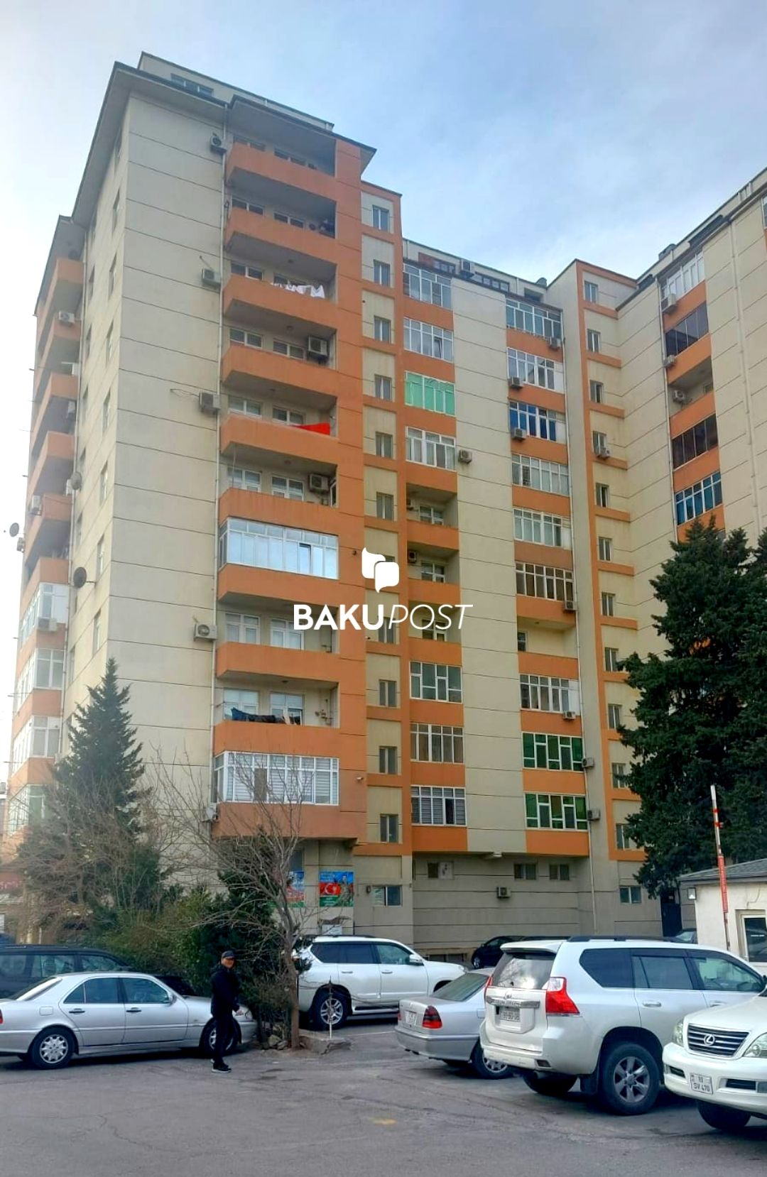 İcra başçısının tikdiyi binada külli miqdarda yeyinti iddiası (FOTO)