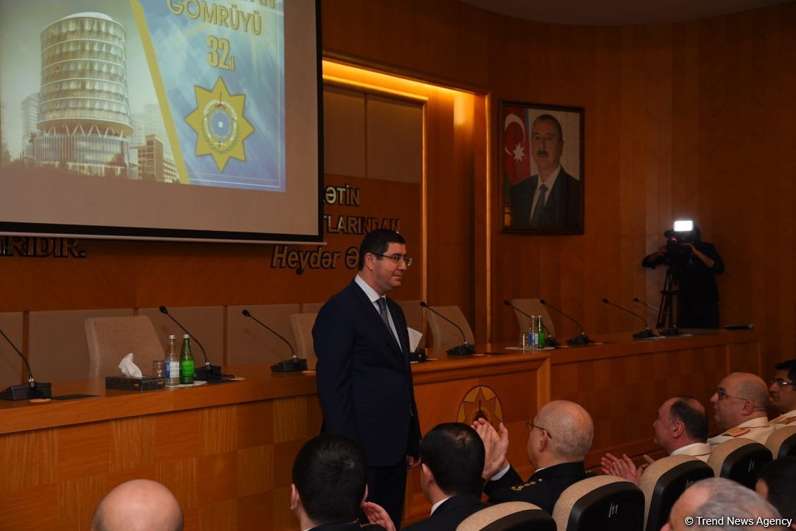 Prezidentin general rütbəsi verdiyi gömrükçülər (FOTO)