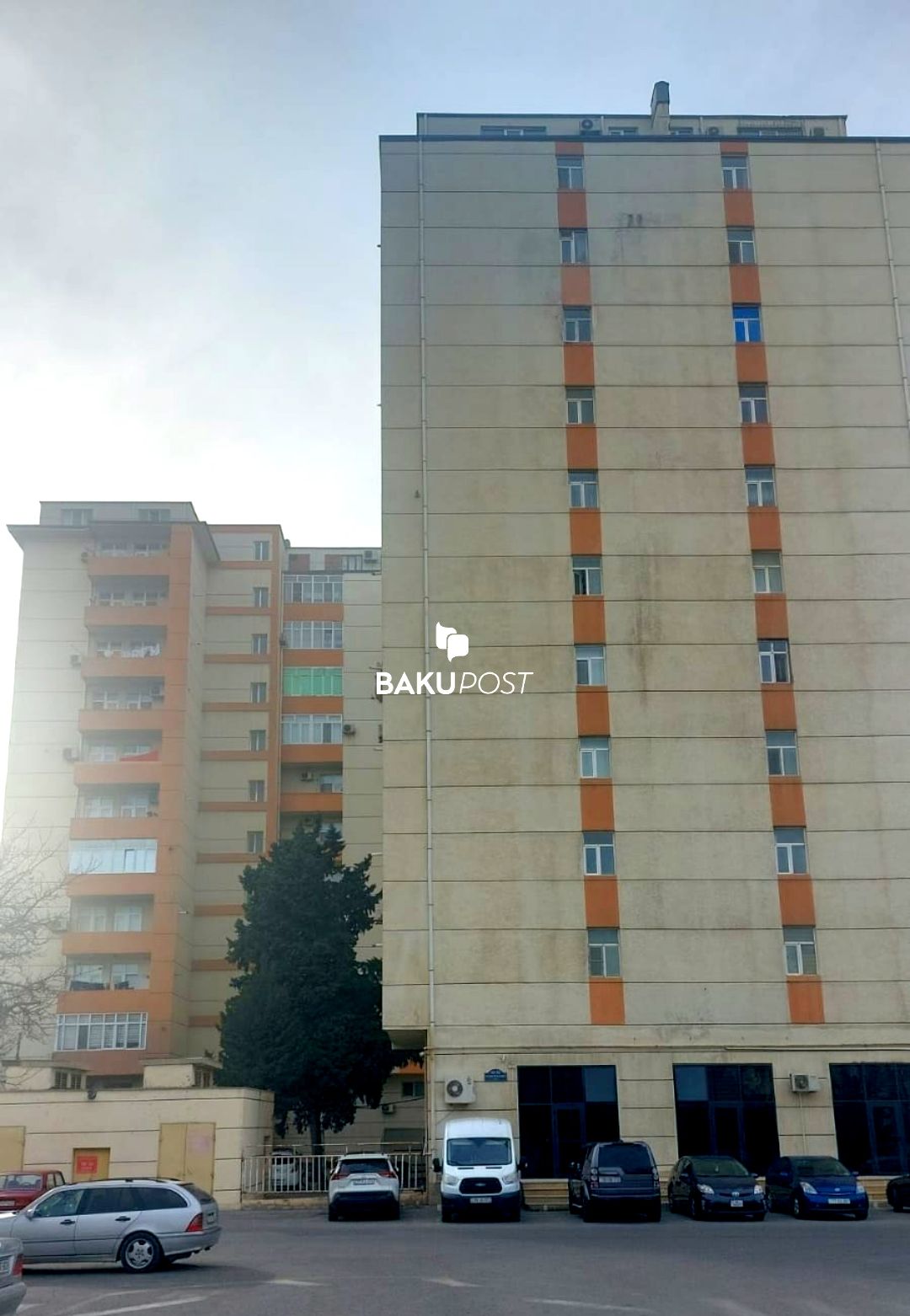 İcra başçısının tikdiyi binada külli miqdarda yeyinti iddiası (FOTO)