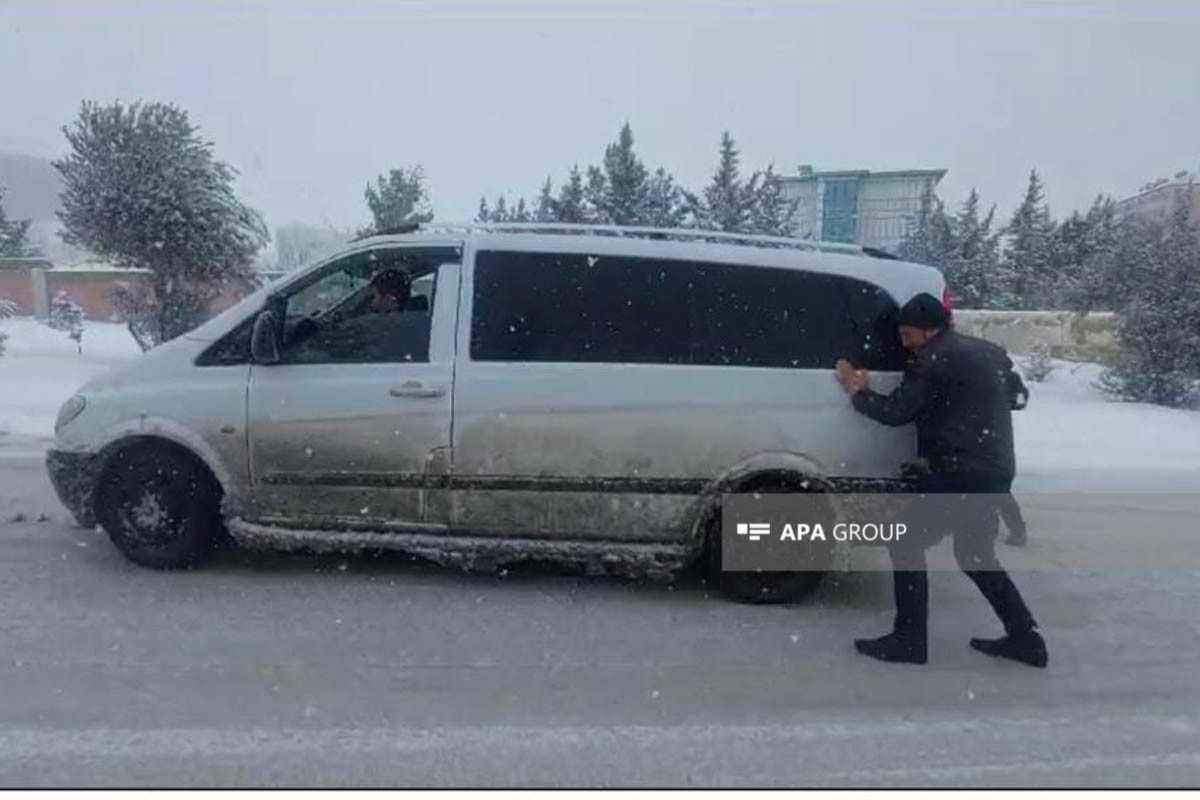 Bakı-Sumqayıt yolunda nəqliyyatın hərəkətində məhdudiyyətlər yaranıb (FOTO)