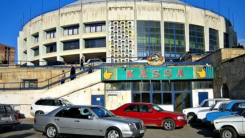 "Bershka" və "Zara"da müştərilərin çantasını oğurlayan Güllü imiş