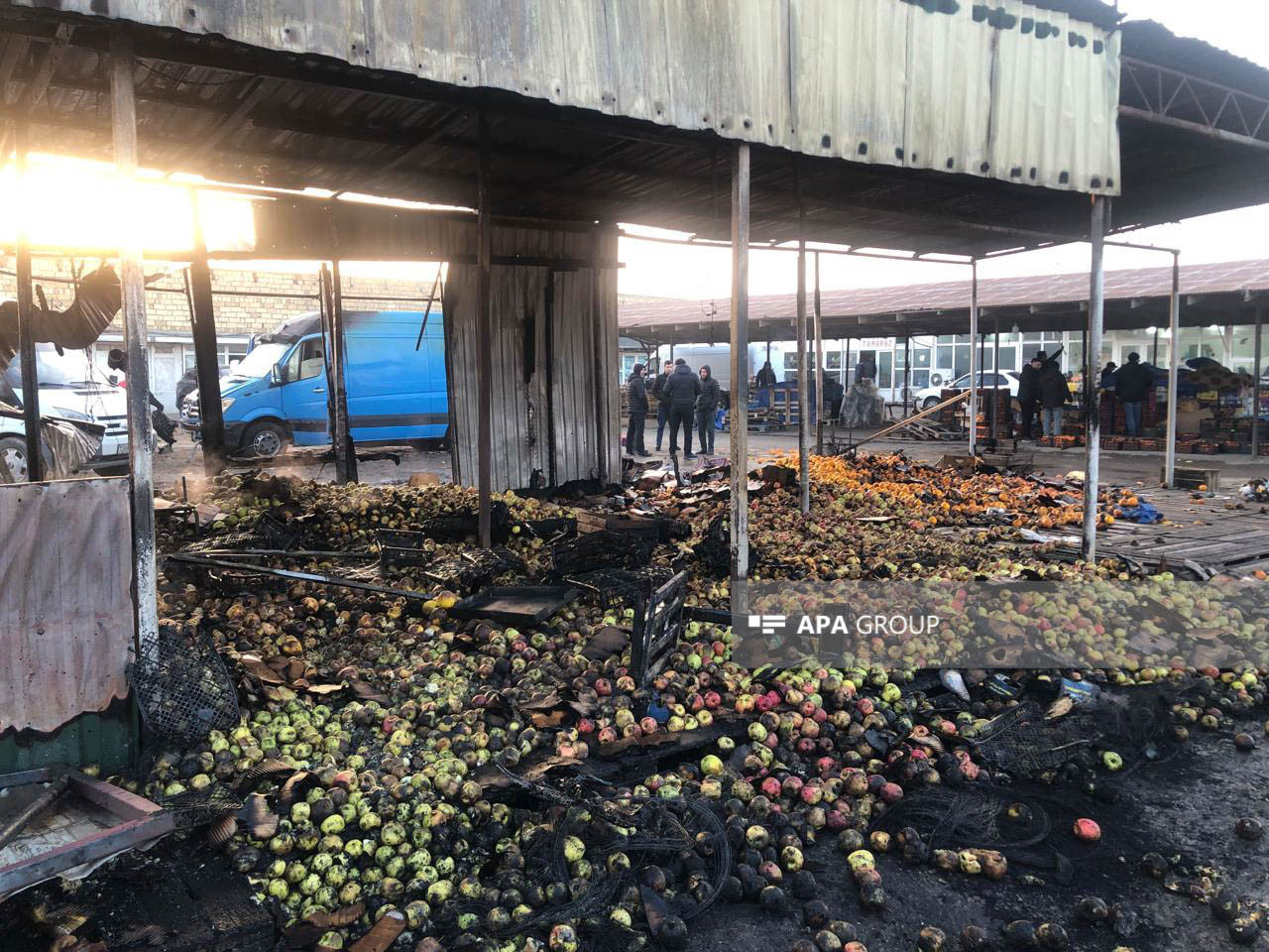 Sumqayıtda bazar yandı (FOTO)