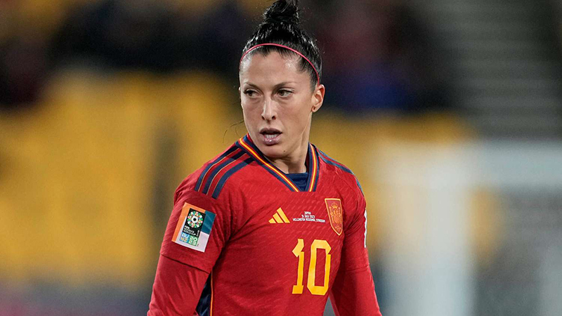 Federasiya prezidentinin öpdüyü futbolçu təhqir mesajı yayımladı