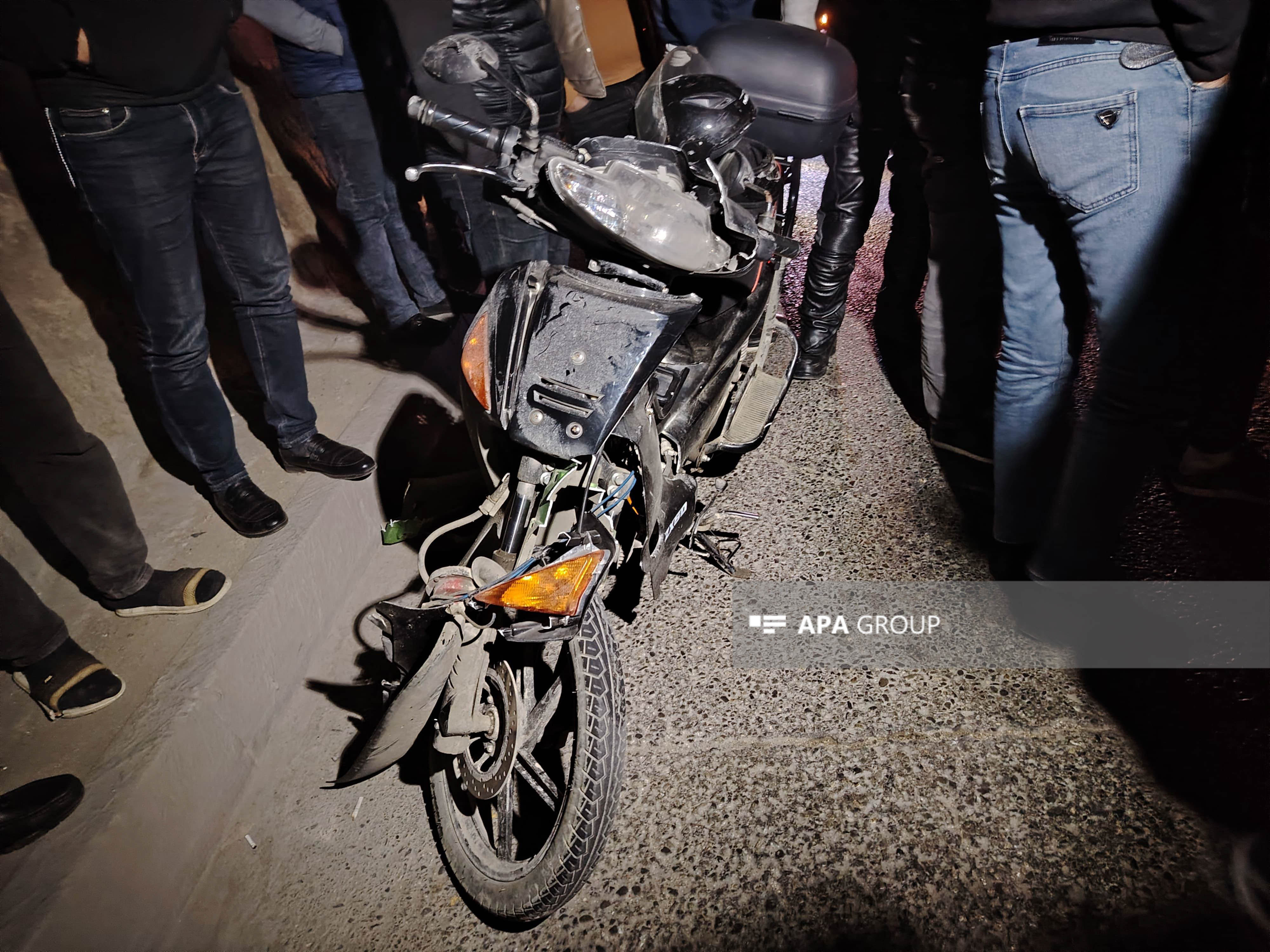 Bakıda piyada mopedə çırpılıb, xəsarət alanlar var (FOTO)