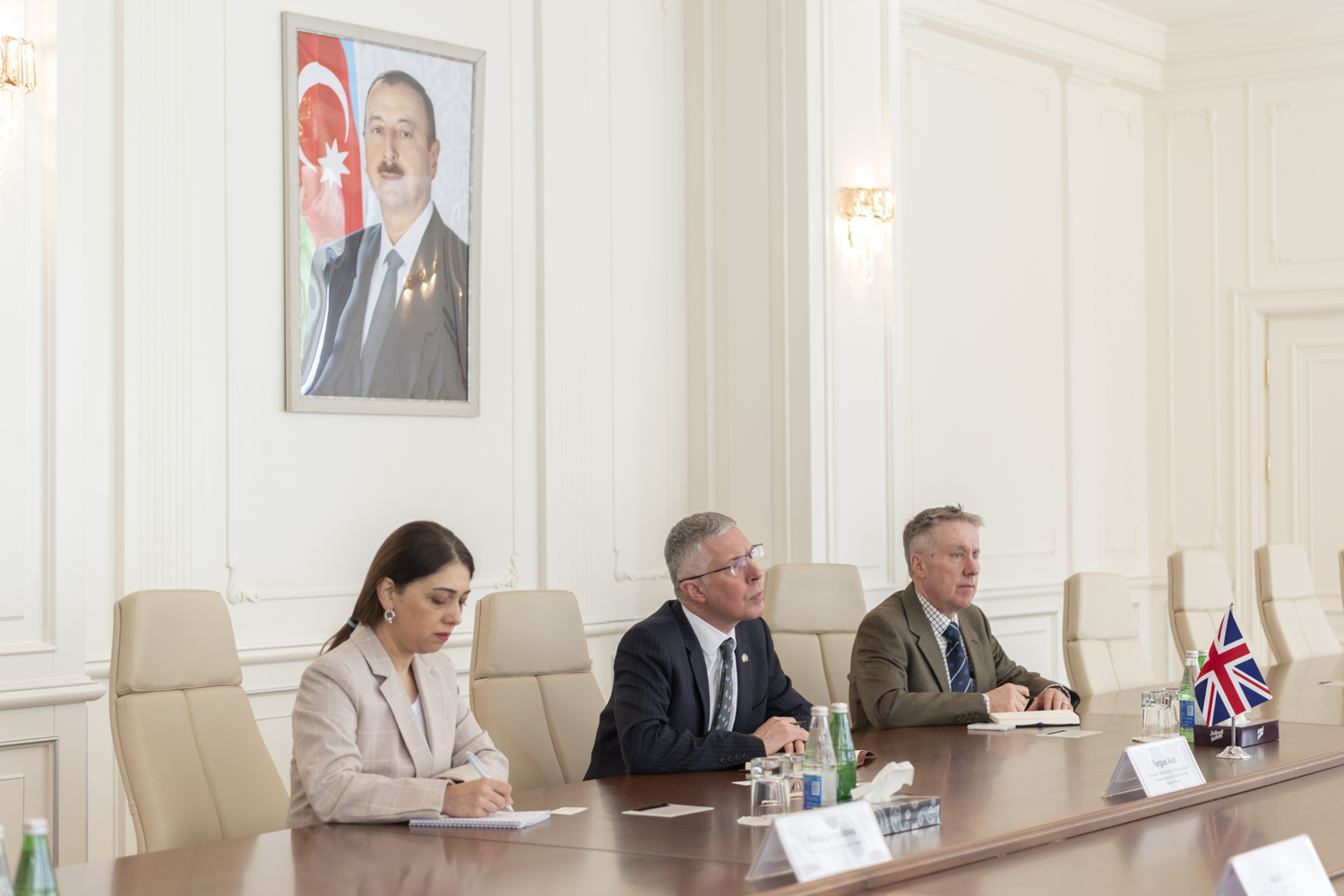 Məcnun Məmmədov Britaniyanın Azərbaycandakı səfiri ilə görüşdü (FOTO)