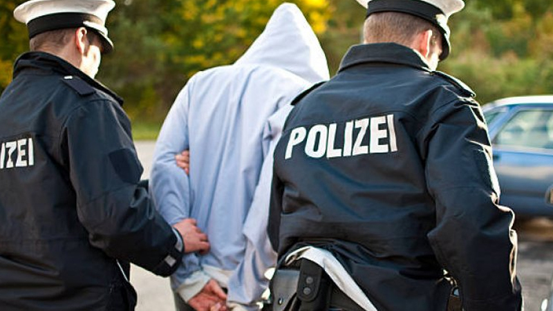 Almaniyada azərbaycanlı ailənin qətli: 2 ölü, 3 yaralı - Əhməd olayına bənzədildi