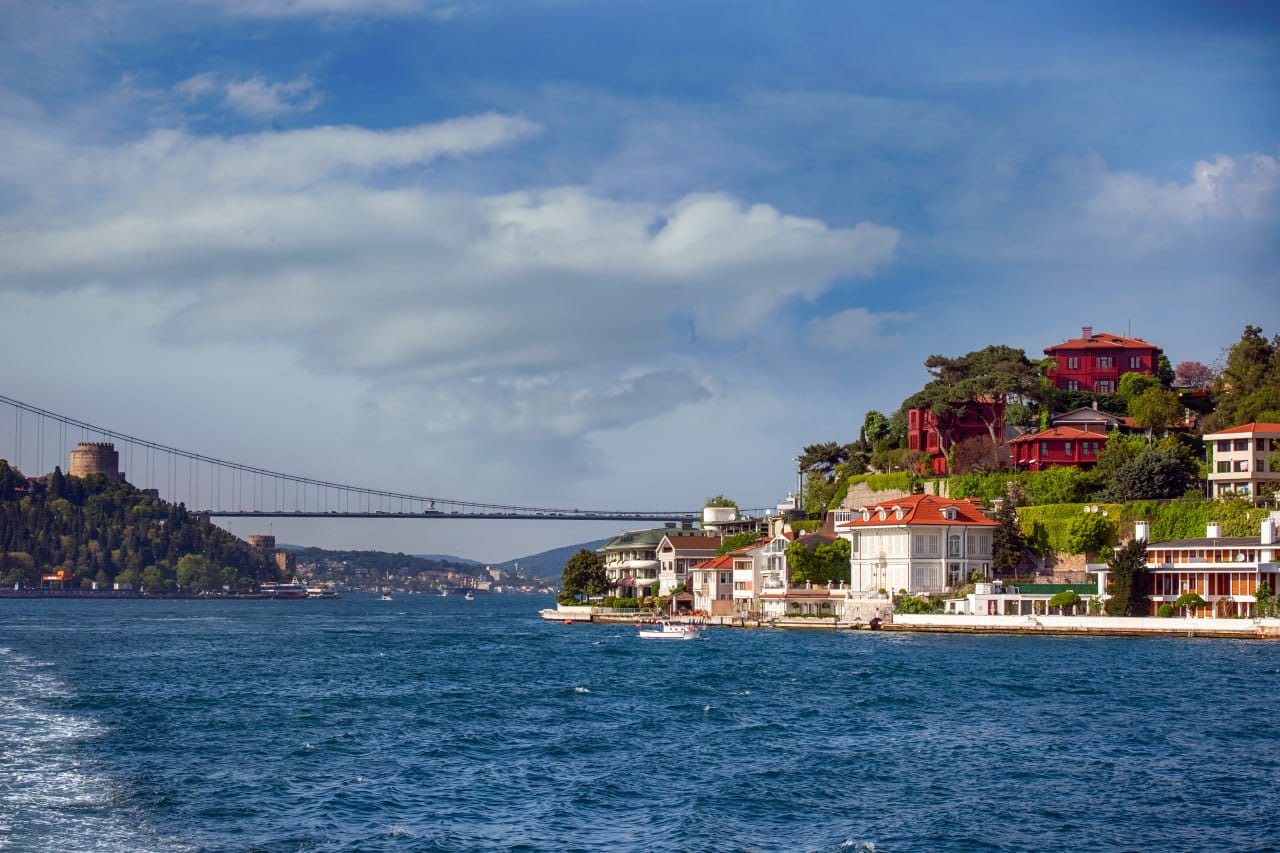 İstanbulda baharın rənglərindən zövq alın (FOTOLAR)